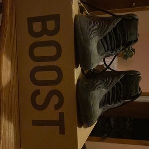 Adidas Yeezy Qntm Boost only worn about 5 times